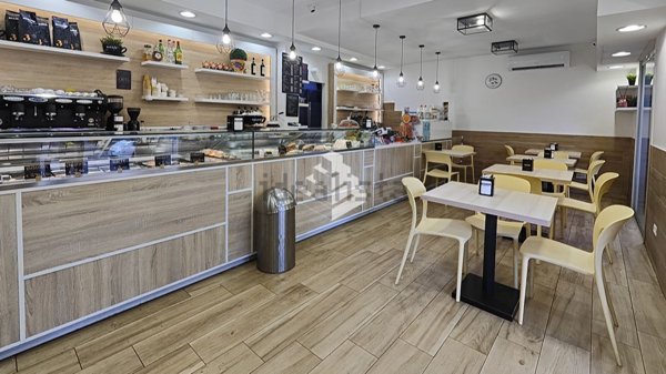 locale commerciale in vendita a Roma in zona Torrino