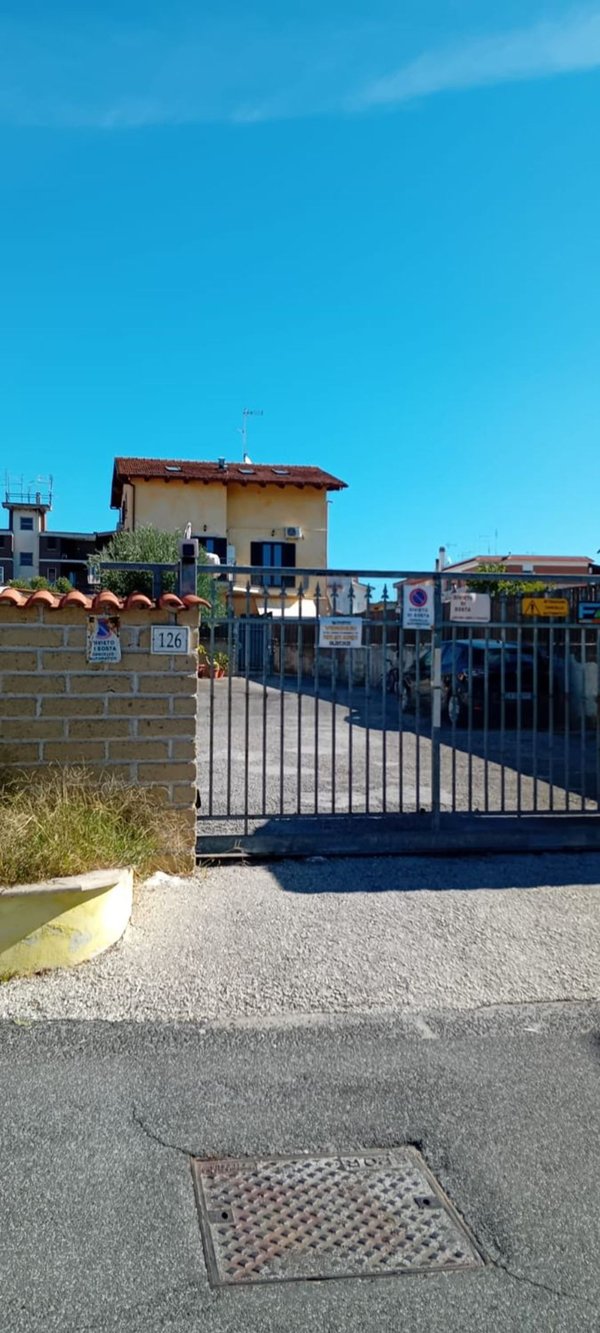 appartamento in vendita a Roma in zona Tor Bella Monaca