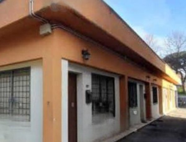 appartamento in vendita a Roma in zona Torre Angela