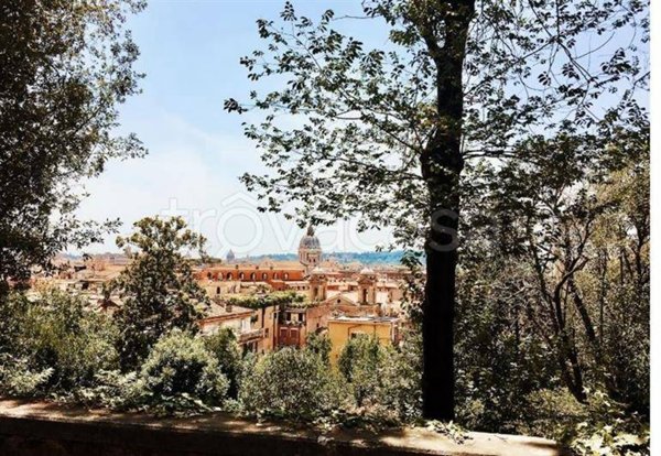casa indipendente in vendita a Roma in zona Trevi-Colonna