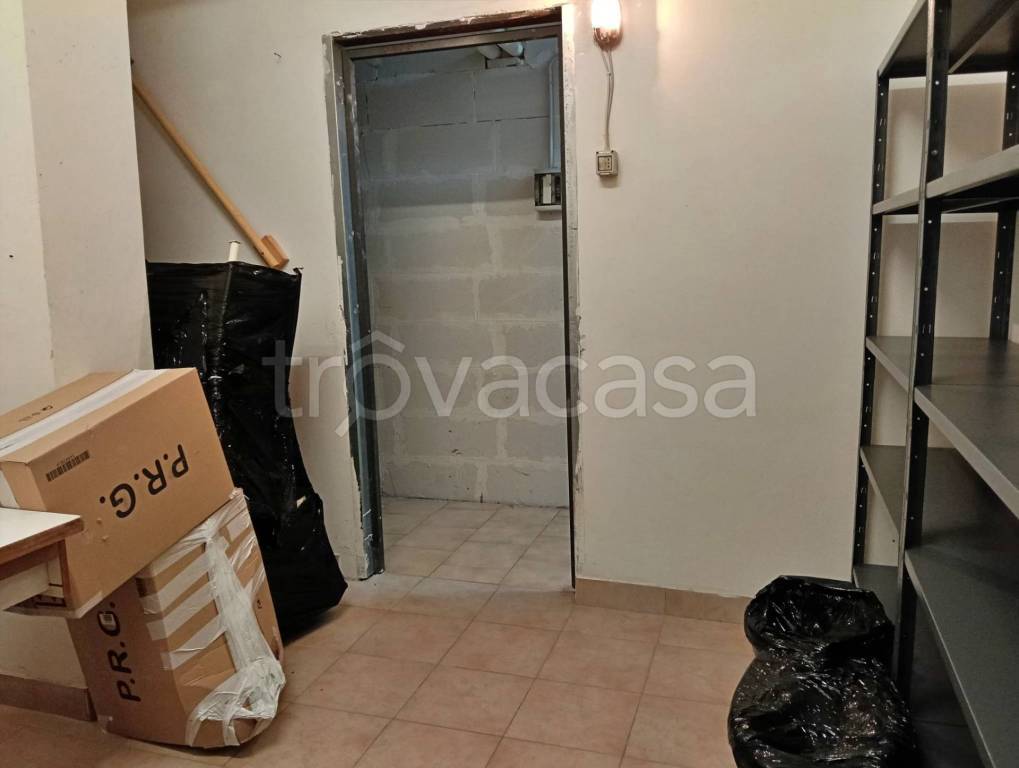 locale di sgombero in vendita a Roma in zona Appio Claudio