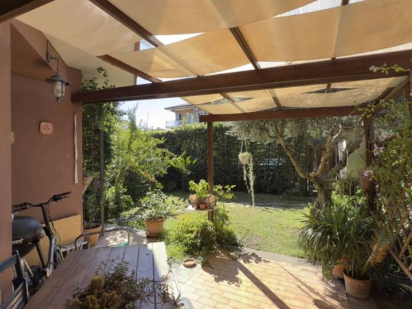 casa indipendente in vendita a Roma in zona Casal Morena