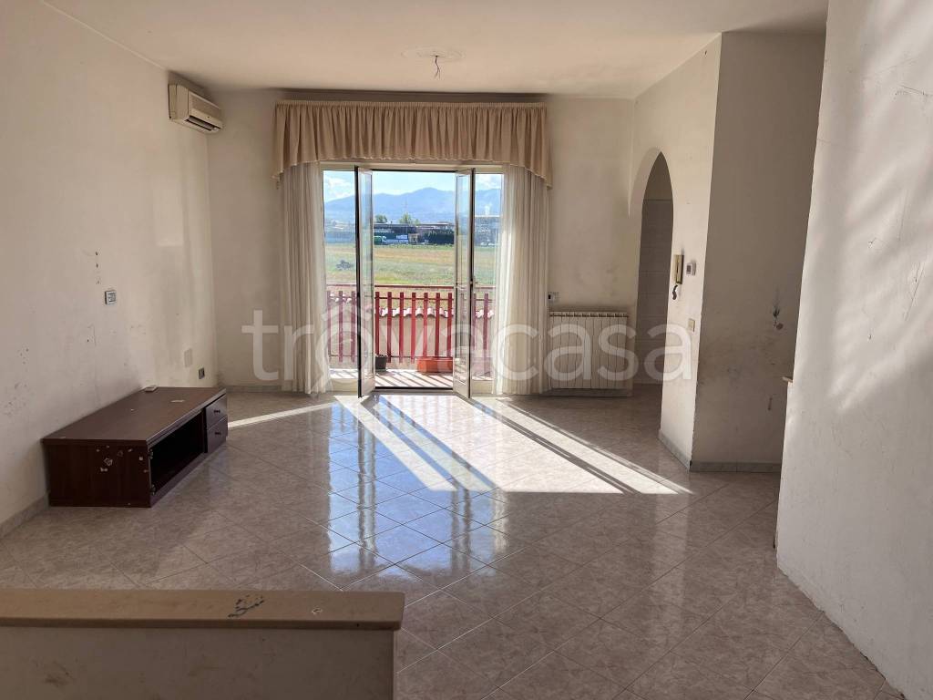 appartamento in vendita a Roma in zona Colle del Sole