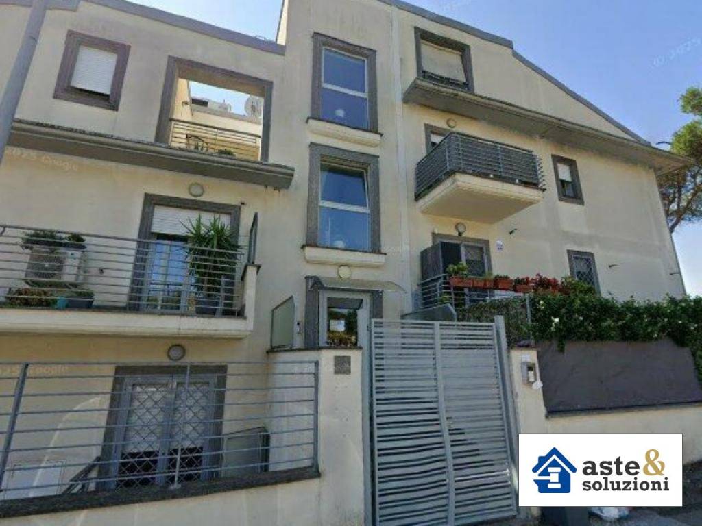 appartamento in vendita a Roma in zona Valle Muricana