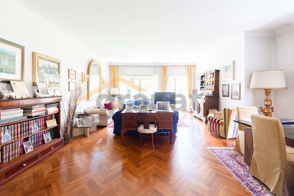 appartamento in vendita a Roma in zona Rione Monti/Campitelli