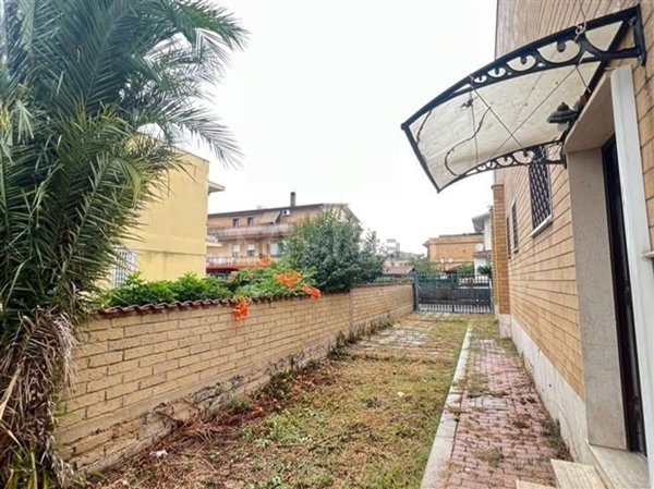 appartamento in vendita a Roma in zona Dragona/Bagnoletto
