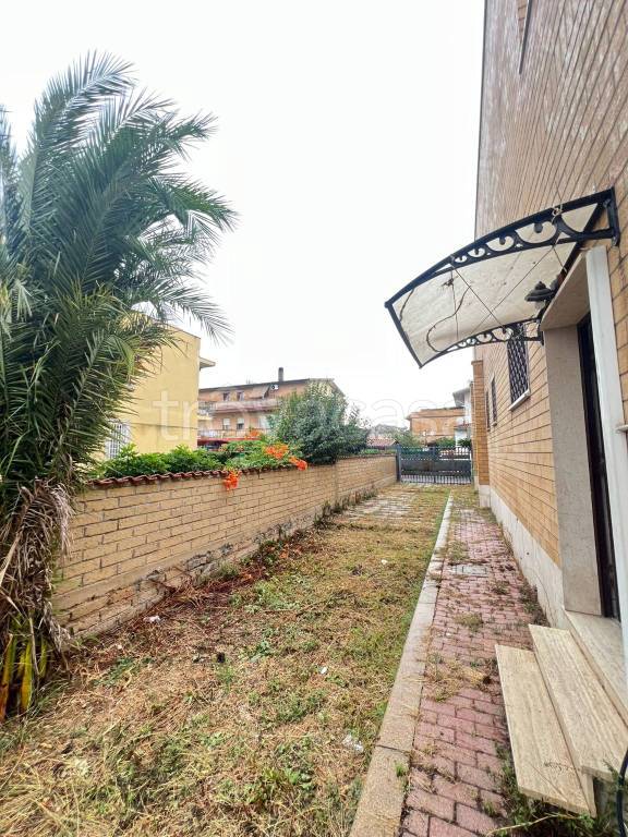 appartamento in vendita a Roma in zona Dragona/Bagnoletto