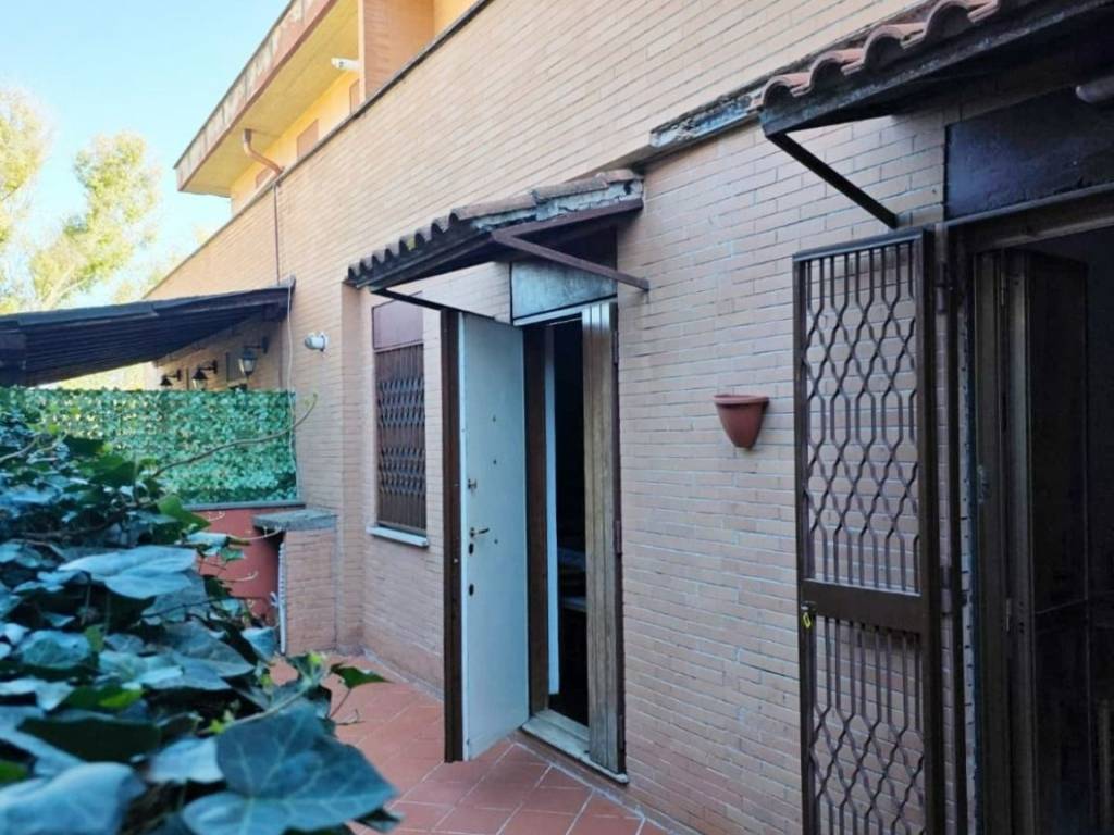 pentavano in vendita a Roma in zona Tor di Quinto