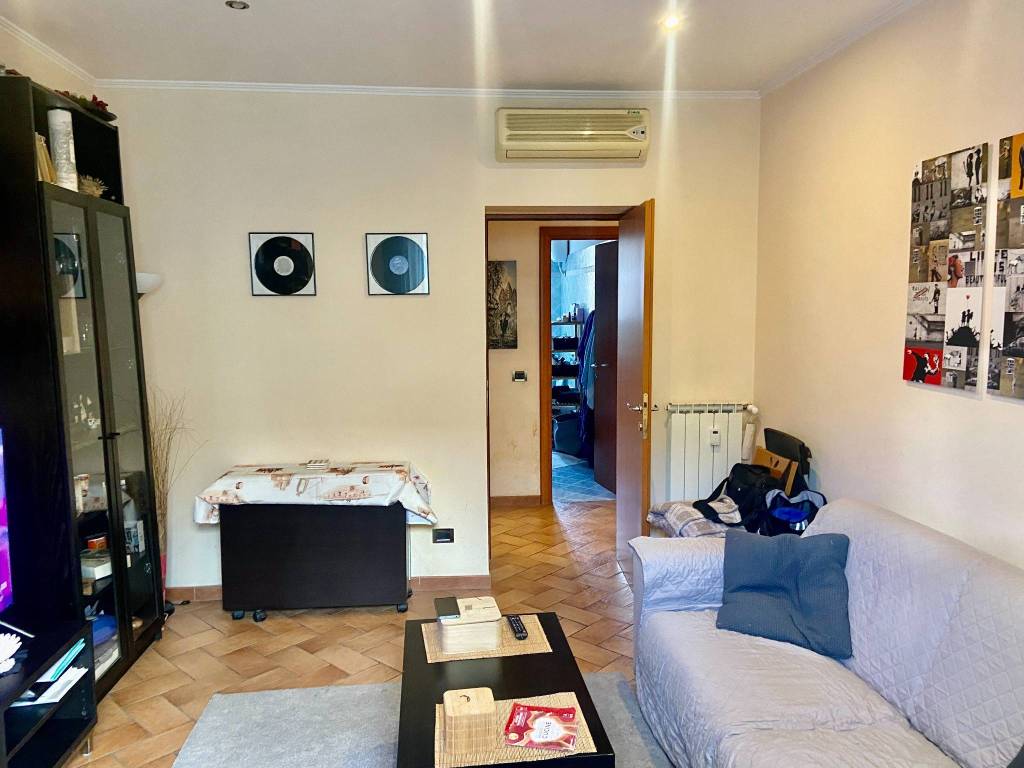 appartamento in vendita a Roma in zona Appio Latino