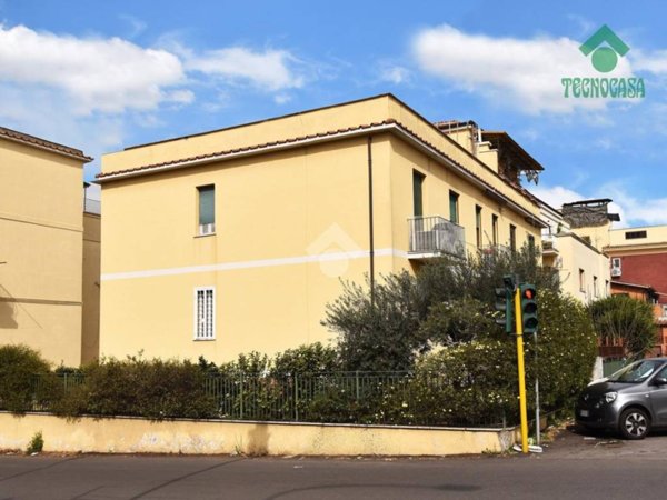 appartamento in vendita a Roma in zona Appio Pignatelli