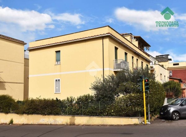 appartamento in vendita a Roma in zona Appio Pignatelli