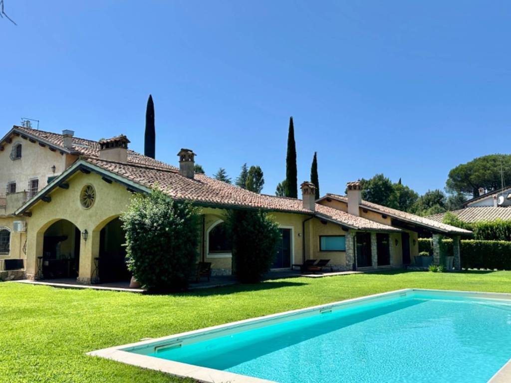 casa indipendente in vendita a Roma in zona Olgiata