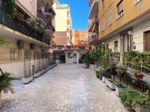 appartamento in vendita a Roma in zona Tuscolano