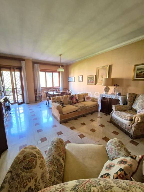 appartamento in vendita a Roma in zona Ardeatino