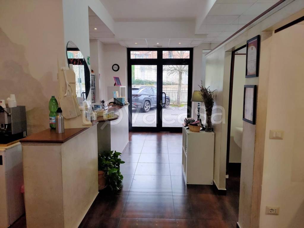 negozio in vendita a Roma in zona La Giustiniana