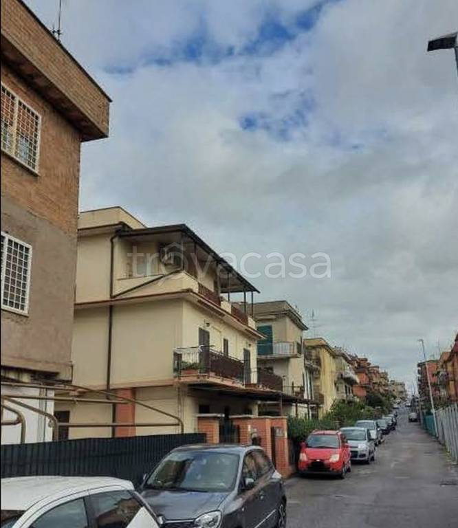 appartamento in vendita a Roma in zona Torre Angela