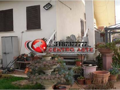 casa indipendente in vendita a Roma in zona Finocchio