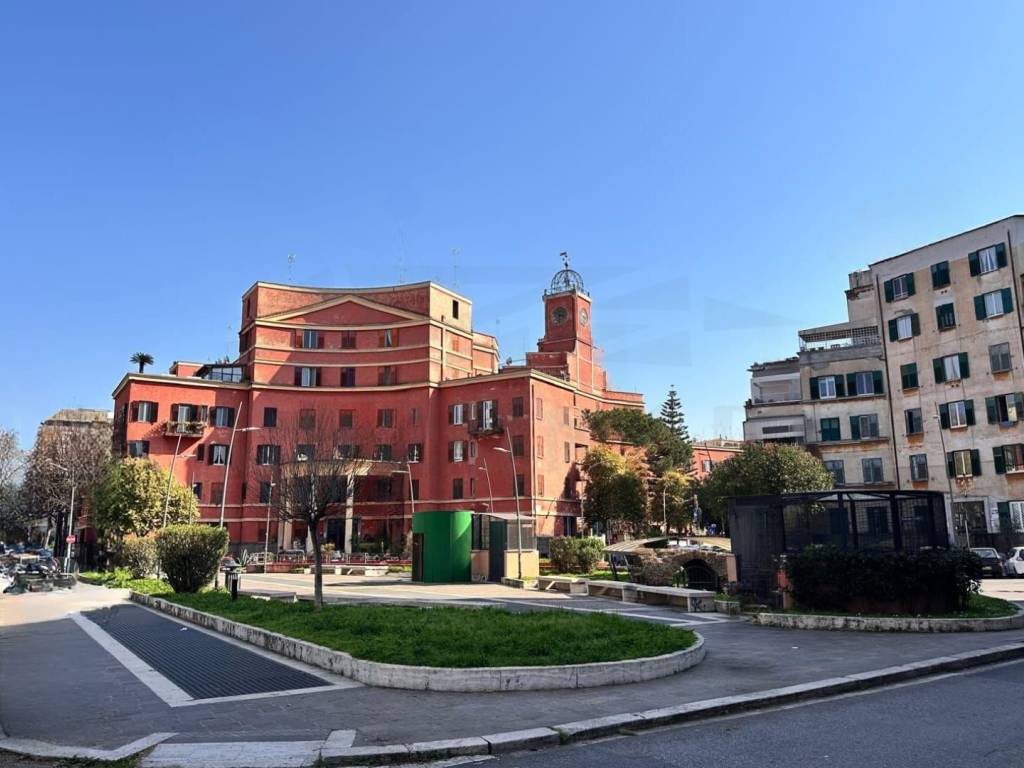 appartamento in vendita a Roma in zona Ostiense