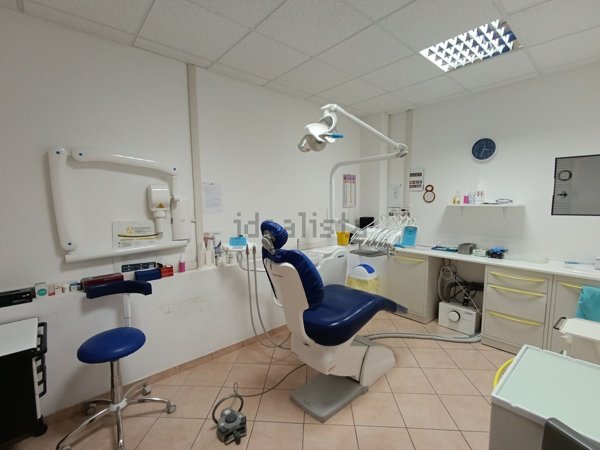 locale commerciale in vendita a Roma in zona Cesano