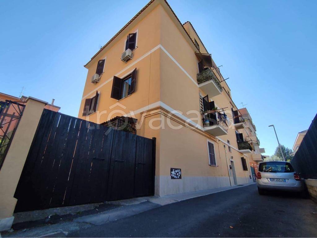 appartamento in vendita a Roma in zona Torre Maura