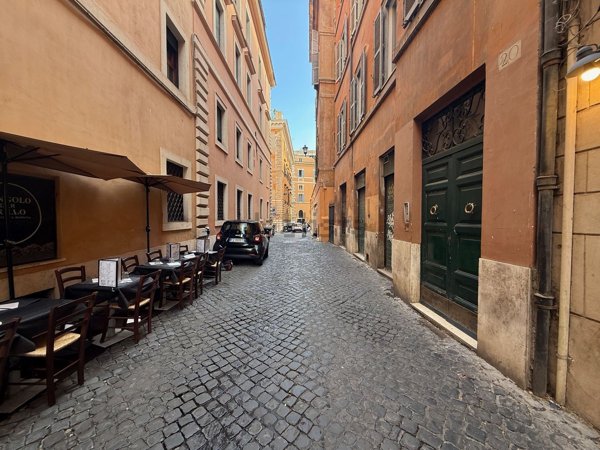 locale commerciale in vendita a Roma in zona Campo Marzio
