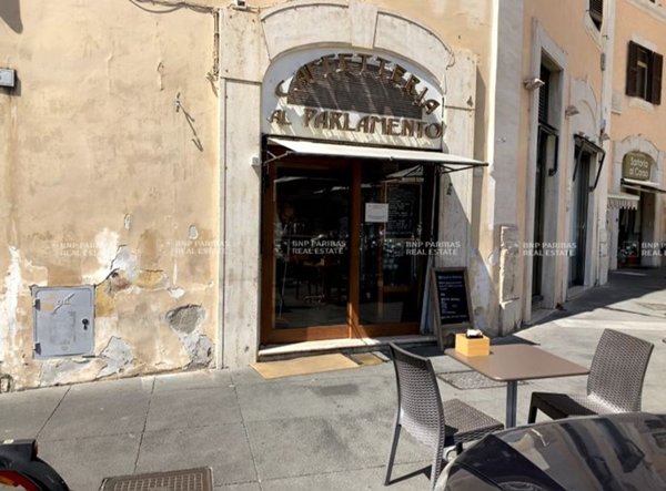 locale commerciale in vendita a Roma in zona Campo Marzio