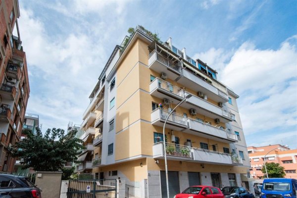 appartamento in vendita a Roma in zona Prenestino-Labicano