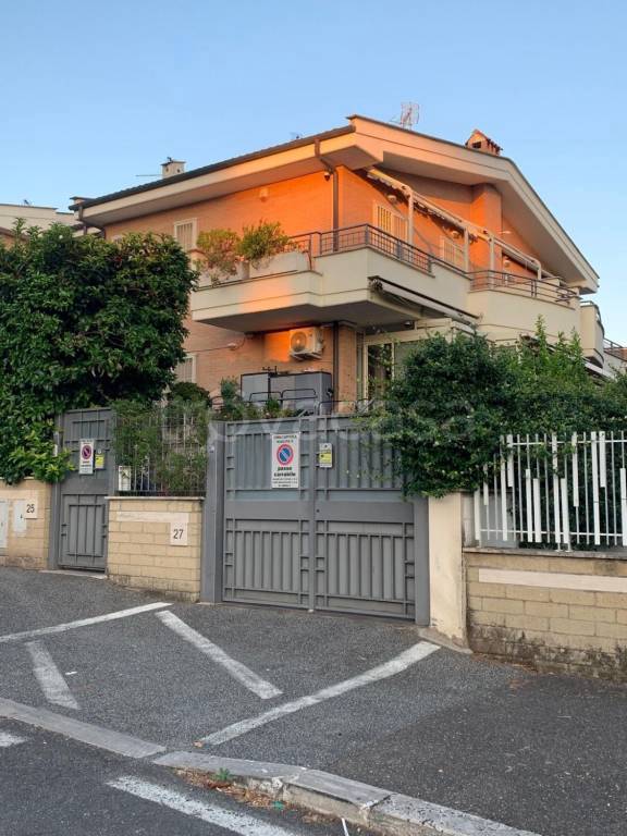 casa indipendente in vendita a Roma in zona Torrino