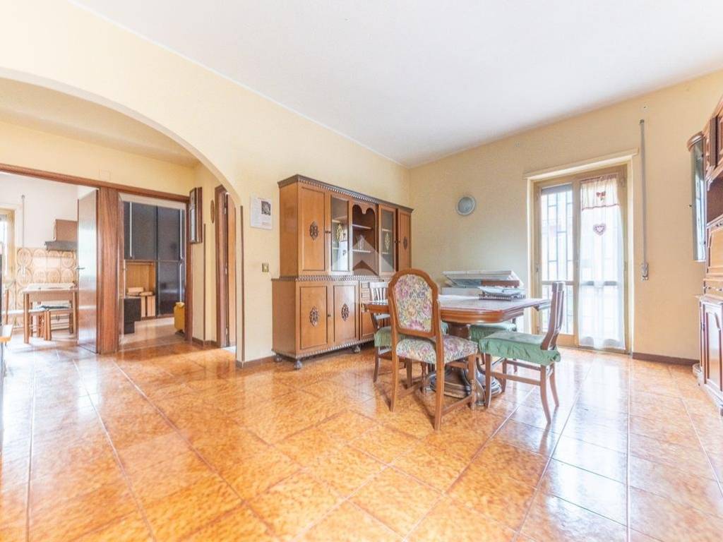 appartamento in vendita a Roma in zona Torre Angela