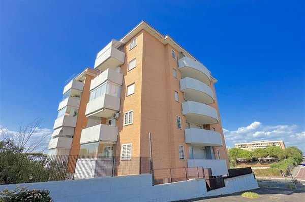 appartamento in vendita a Roma in zona Ostiense