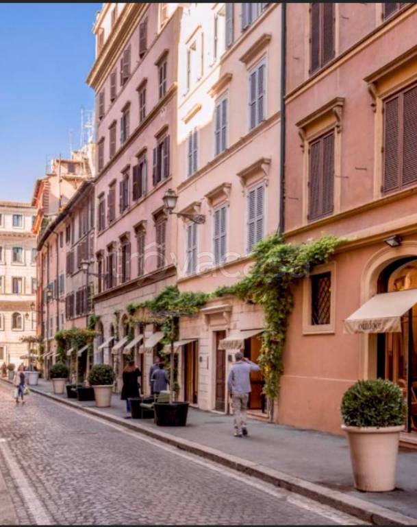 appartamento in vendita a Roma in zona Trevi-Colonna