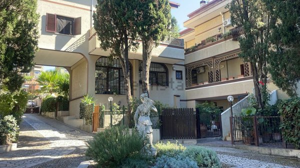 appartamento in vendita a Roma in zona Axa