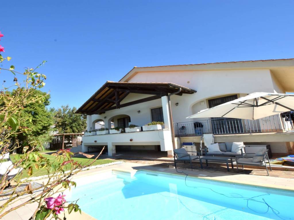 casa indipendente in vendita a Roma in zona Massimina/Casal Lumbroso