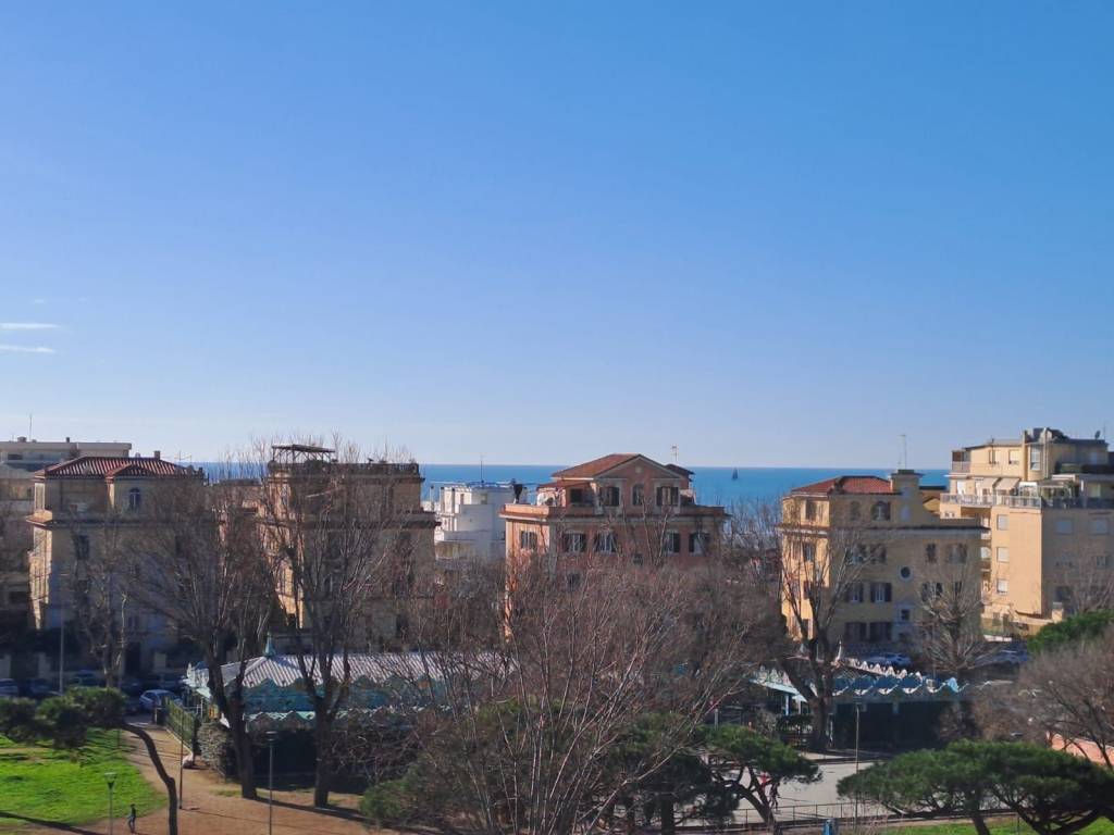 appartamento in vendita a Roma in zona Castel Fusano
