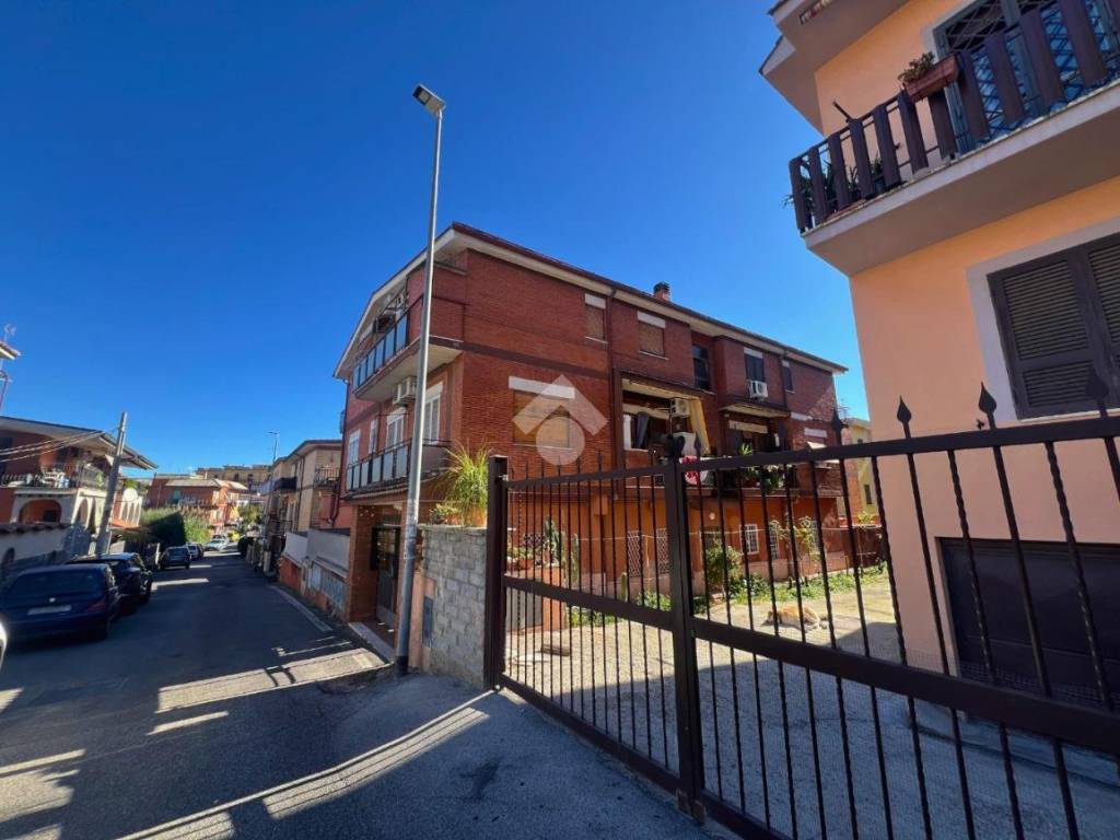 appartamento in vendita a Roma in zona Borghesiana