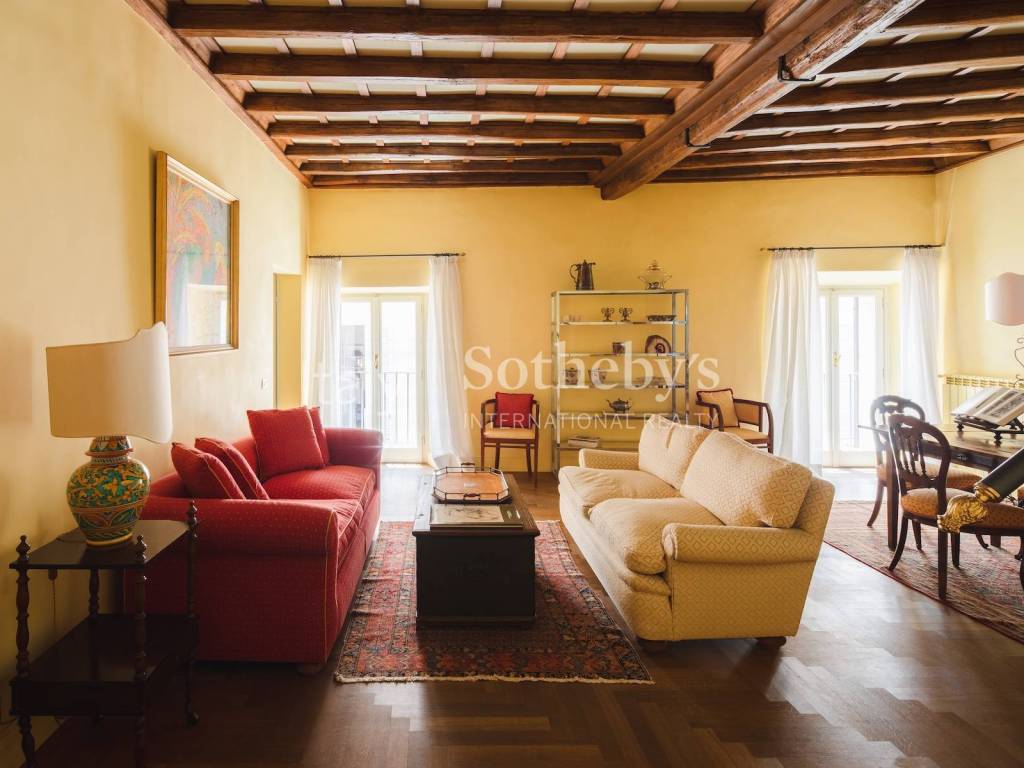 appartamento in vendita a Roma in zona Rione Regola