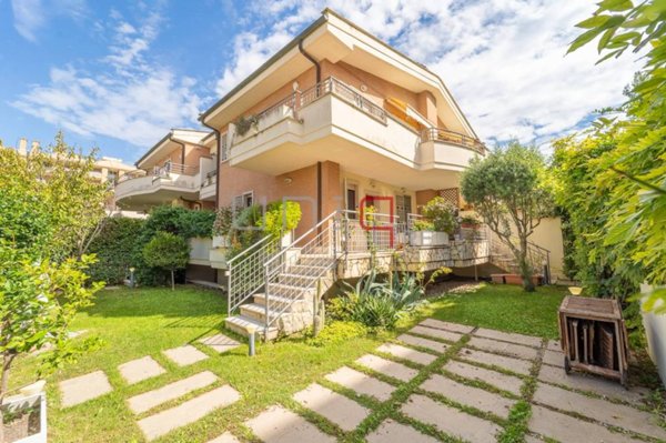 casa indipendente in vendita a Roma in zona Mezzocammino