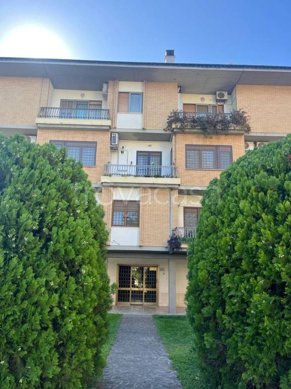 appartamento in vendita a Roma in zona Spinaceto