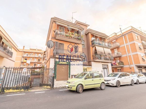 locale commerciale in vendita a Roma in zona Romanina