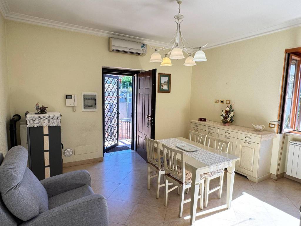 appartamento in vendita a Roma in zona Finocchio