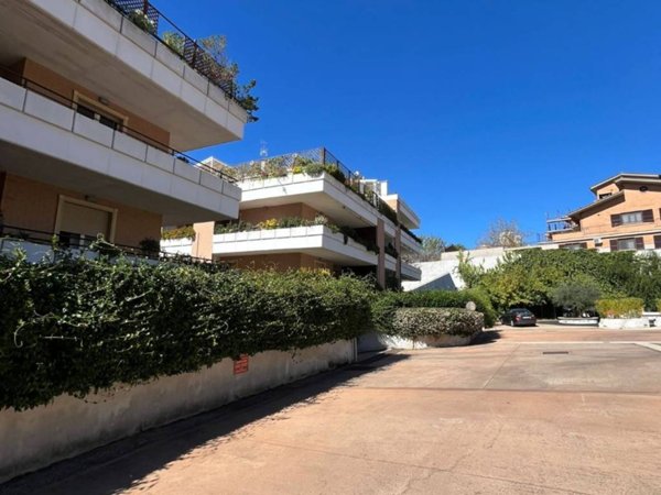 appartamento in vendita a Roma in zona Valle Muricana