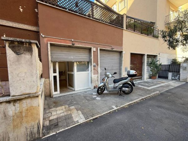 negozio in vendita a Roma in zona Salario