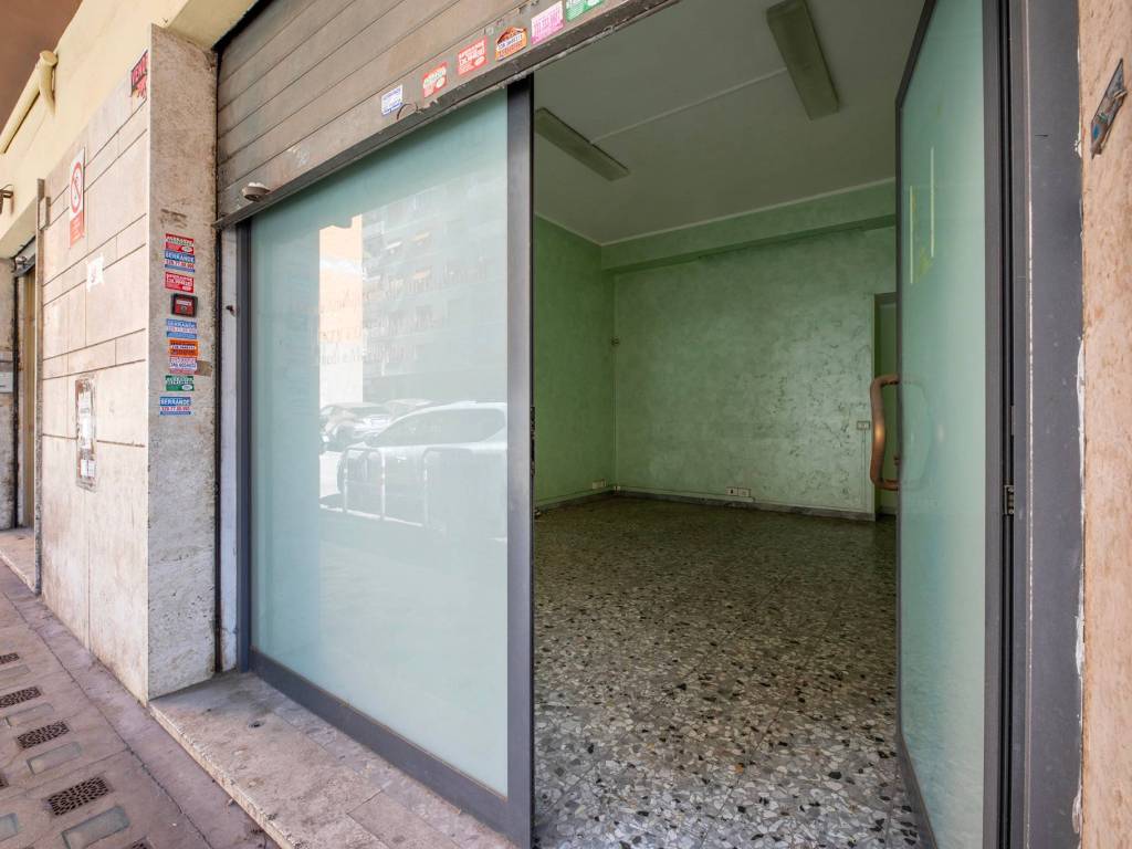 negozio in vendita a Roma in zona Prenestino-Labicano