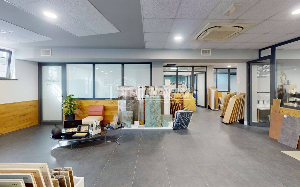 negozio in vendita a Roma in zona Casalotti