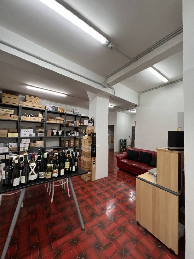 locale di sgombero in vendita a Roma in zona Tuscolano