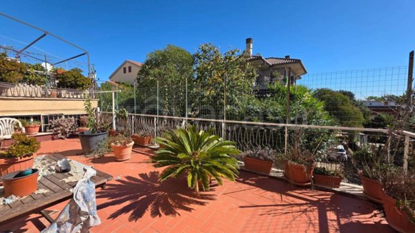 appartamento in vendita a Roma in zona Colle del Sole