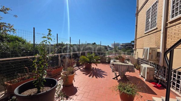 appartamento in vendita a Roma in zona Colle del Sole