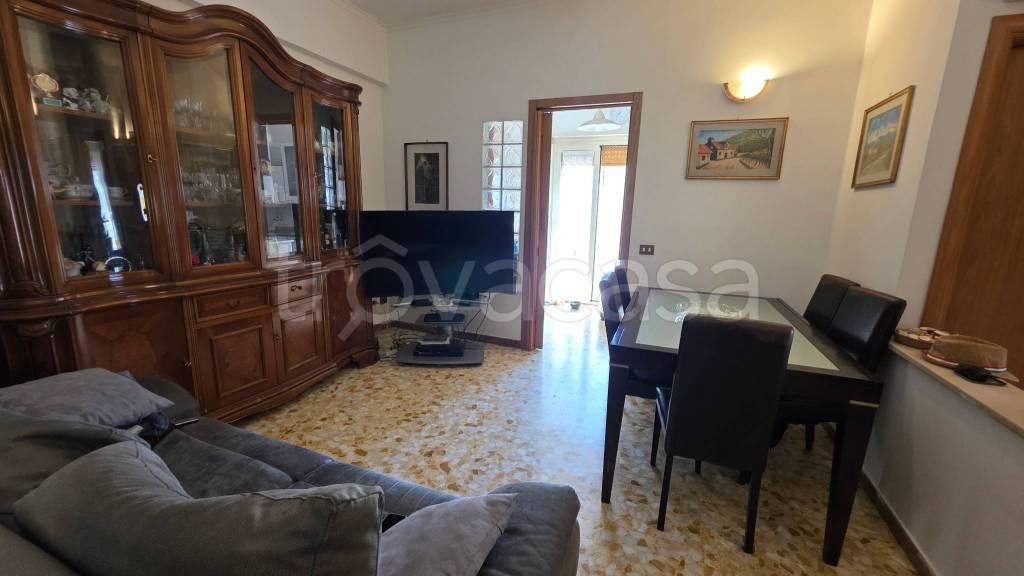 appartamento in vendita a Roma in zona Colle del Sole