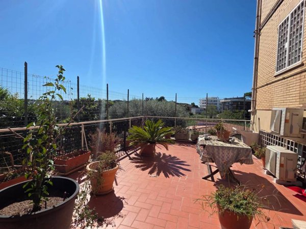 appartamento in vendita a Roma in zona Colle del Sole