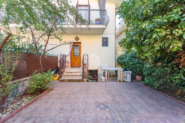 appartamento in vendita a Roma in zona Finocchio